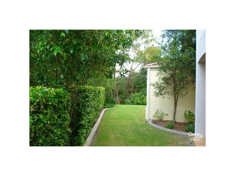 8448 Magnolia Drive East  Villa Casablanca, Hope Island QLD 4212