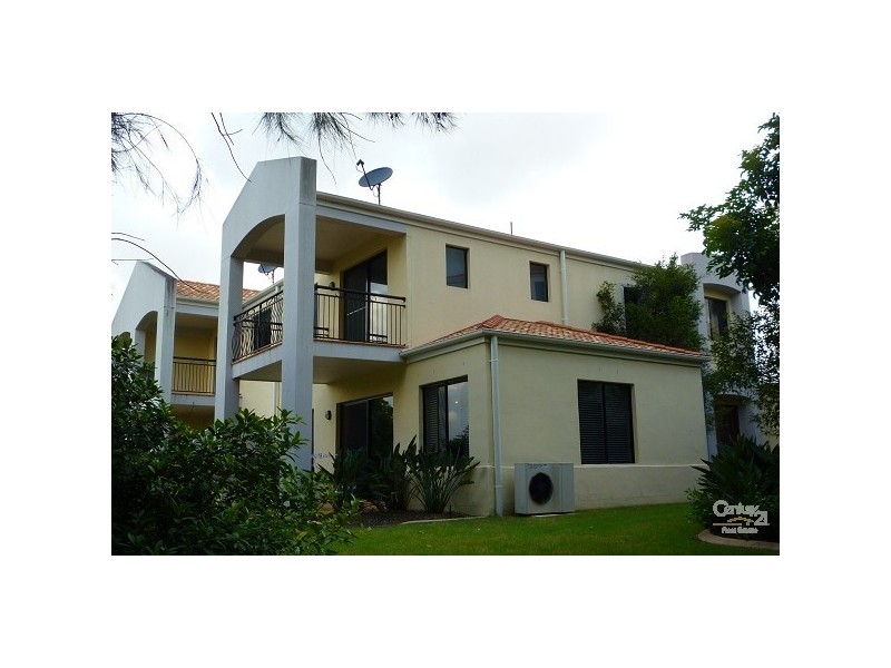 8448 Magnolia Drive East  Villa Casablanca, Hope Island QLD 4212