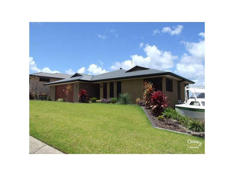 13 Mourne Terrace, Banora Point NSW 2486