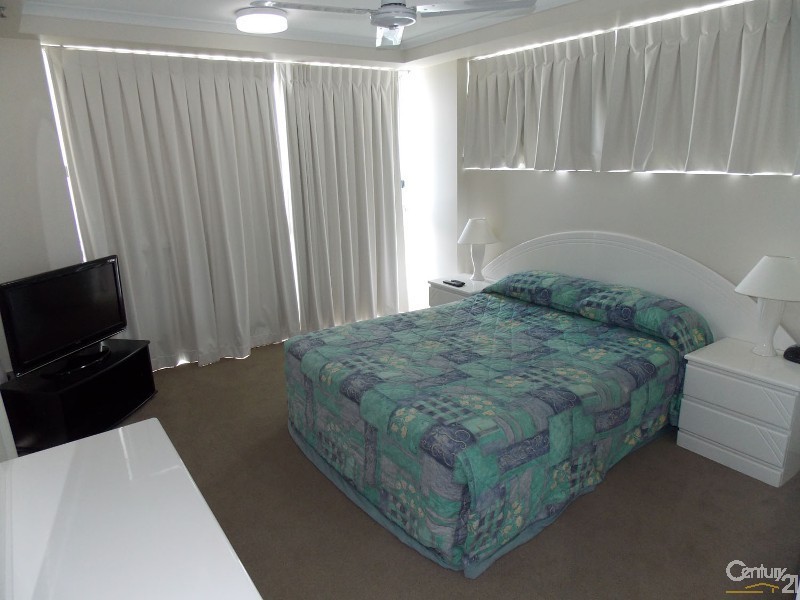 15/70 Marine Parade Ocean Plaza, Coolangatta QLD 4225