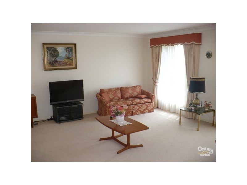 24 NARARA CR, Banora Point NSW 2486