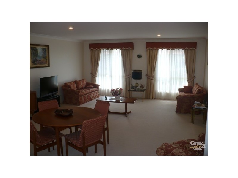 24 NARARA CR, Banora Point NSW 2486