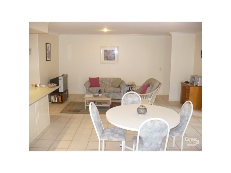 24 NARARA CR, Banora Point NSW 2486