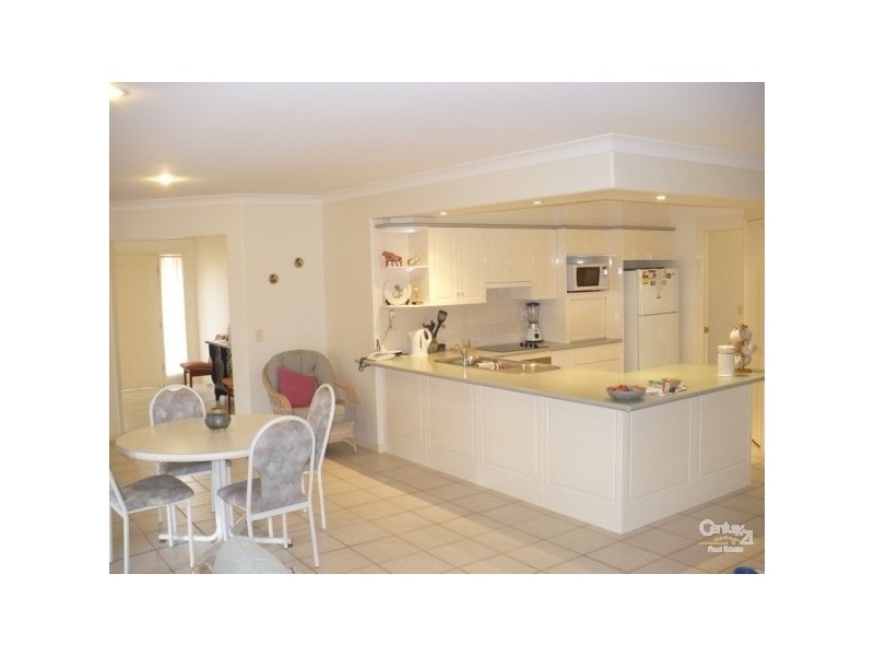 24 NARARA CR, Banora Point NSW 2486