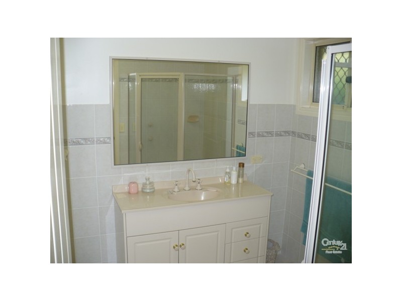 24 NARARA CR, Banora Point NSW 2486