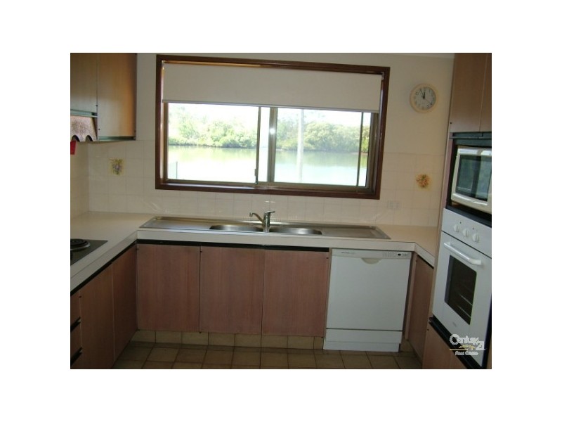 75 Sunset Boulevarde, Tweed Heads West NSW 2485