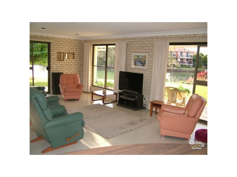 112 Jacaranda Ave, Tweed Heads West NSW 2485