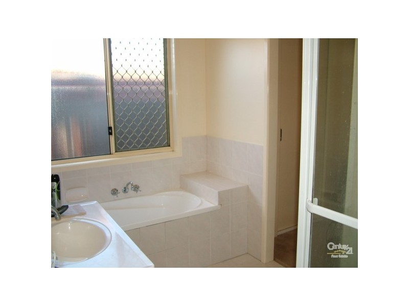 1/84 Honeymyrtle Dr, Banora Point NSW 2486