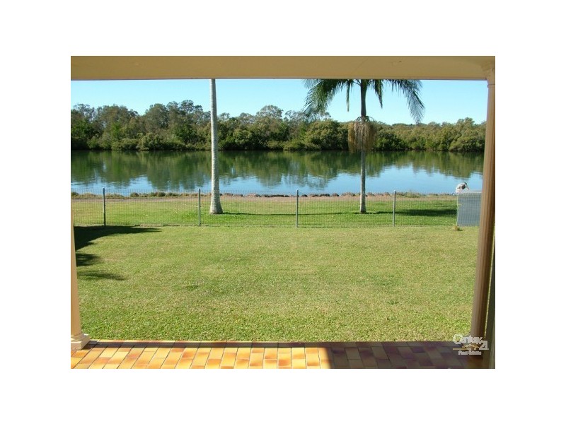 75 Sunset Boulevarde, Tweed Heads West NSW 2485