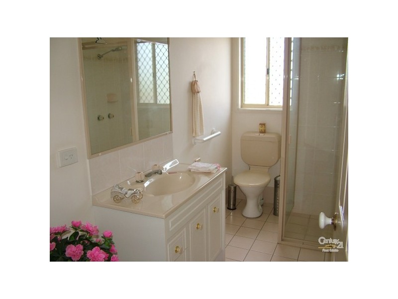 1/2 Honeymyrtle Drive, Banora Point NSW 2486