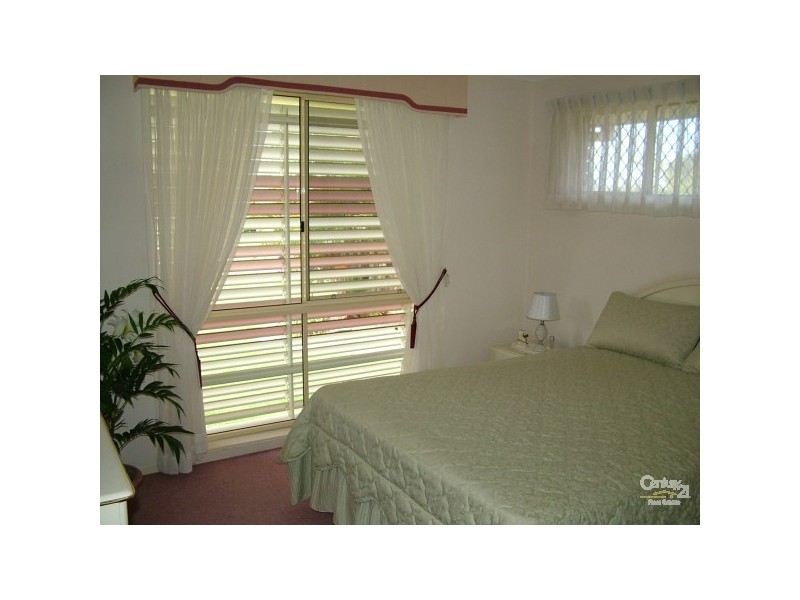 1/2 Honeymyrtle Drive, Banora Point NSW 2486