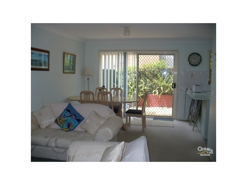 11/49 Dutton, Coolangatta QLD 4225