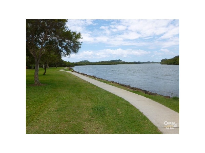 2/32 Lakes Drive, Tweed Heads West NSW 2485