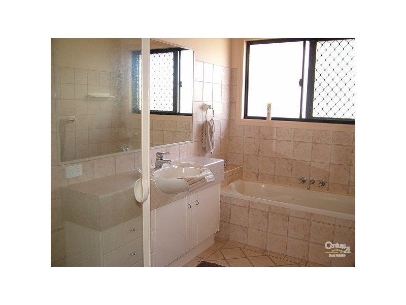 62 Avondale Drive, Banora Point NSW 2486