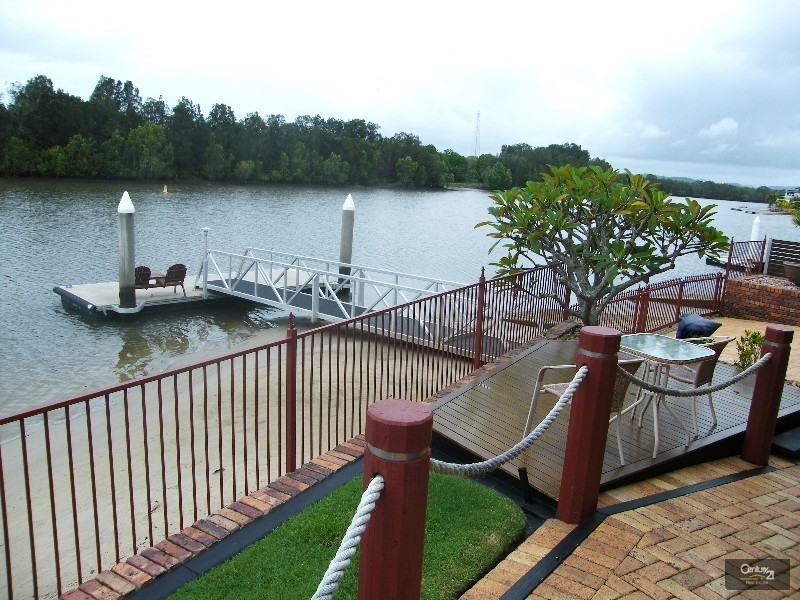 5 Admiralty Place, Banora Point NSW 2486