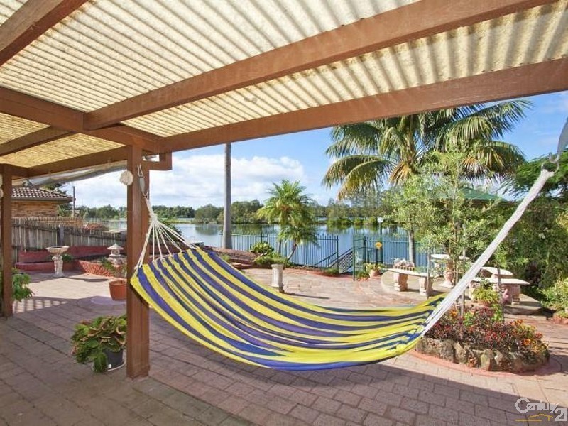 2 Commodore Court, Banora Point NSW 2486