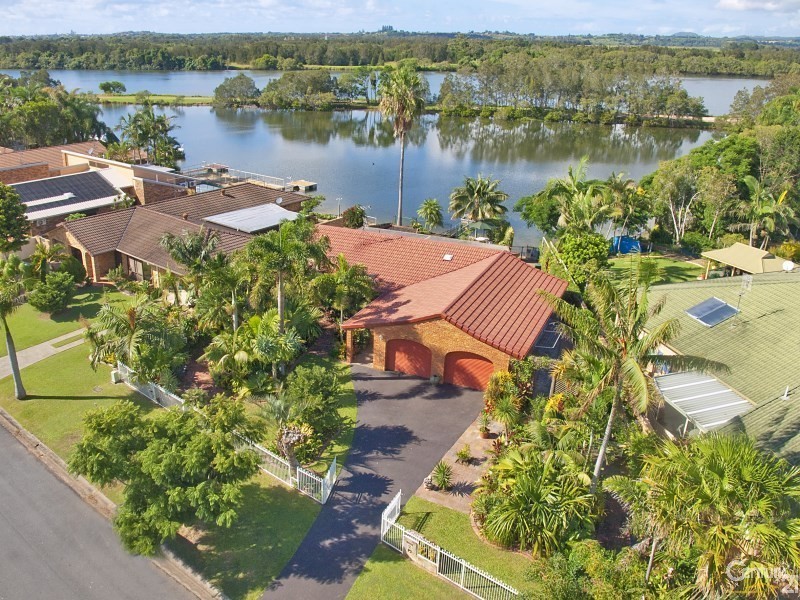 2 Commodore Court, Banora Point NSW 2486