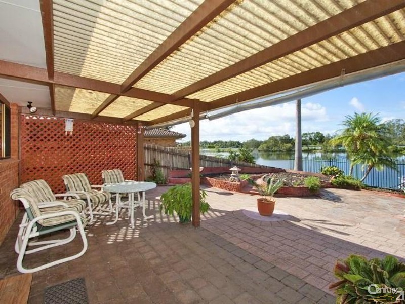 2 Commodore Court, Banora Point NSW 2486