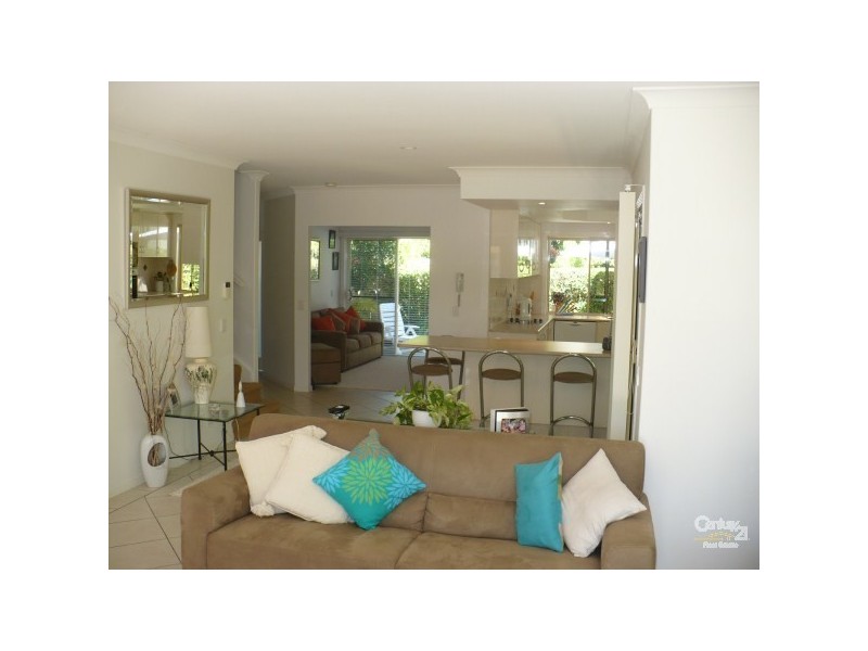 2/30 Hawaii Ave, Palm Beach QLD 4221