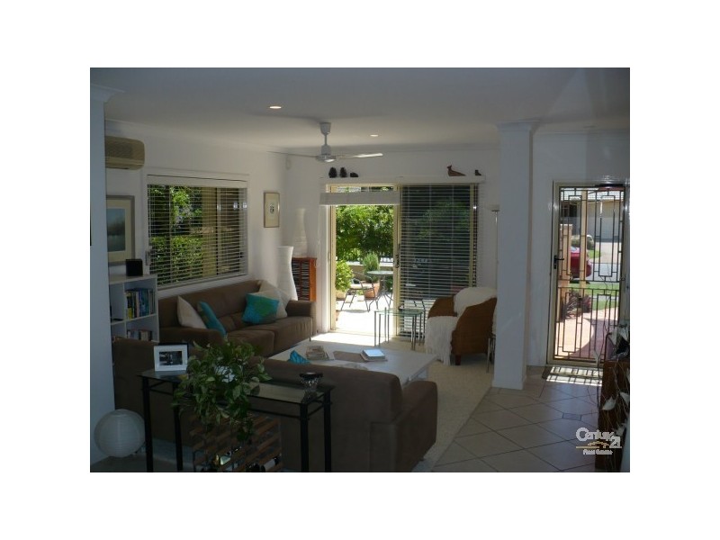 2/30 Hawaii Ave, Palm Beach QLD 4221