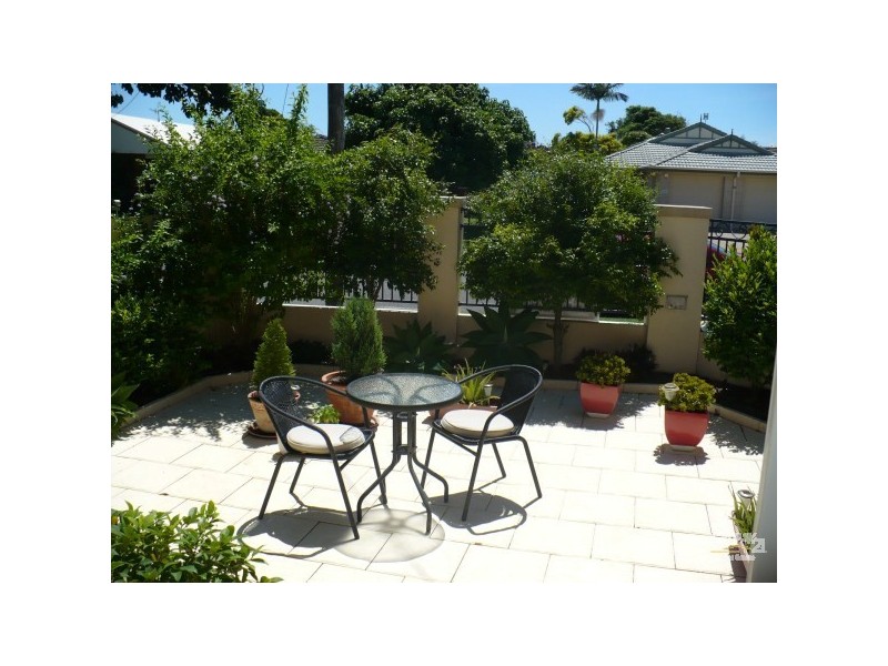 2/30 Hawaii Ave, Palm Beach QLD 4221