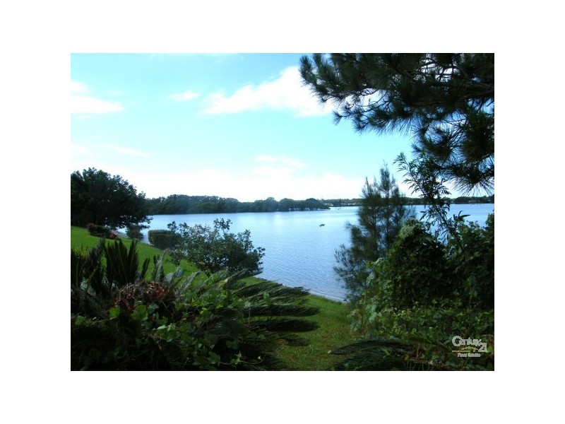 2/1 Seafarer Place, Banora Point NSW 2486
