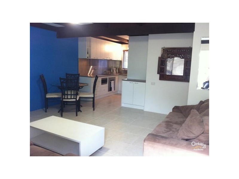 2/68 Stapylton Street, Coolangatta QLD 4225