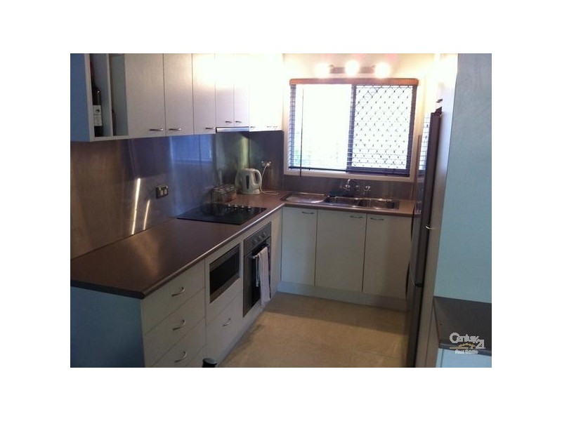 2/68 Stapylton Street, Coolangatta QLD 4225