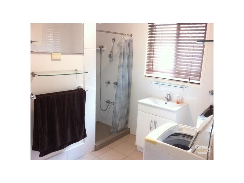 2/68 Stapylton Street, Coolangatta QLD 4225