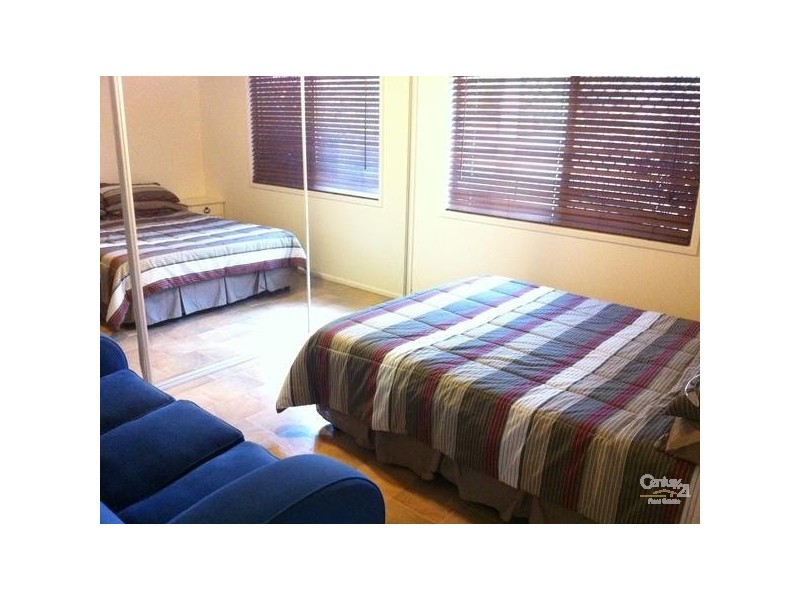 2/68 Stapylton Street, Coolangatta QLD 4225