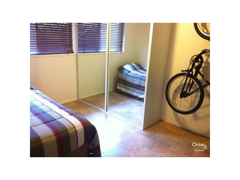 2/68 Stapylton Street, Coolangatta QLD 4225