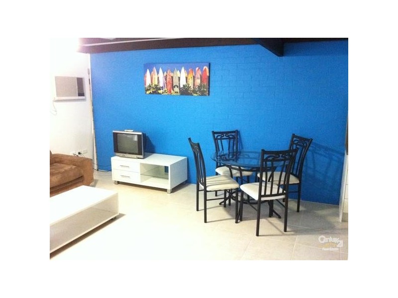 2/68 Stapylton Street, Coolangatta QLD 4225