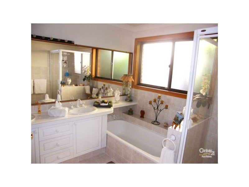 15 Coolabah Crt, Banora Point NSW 2486