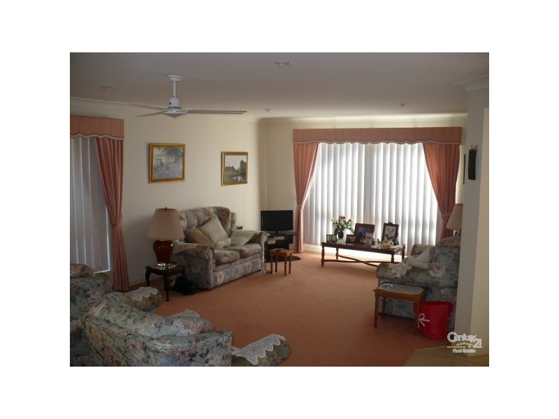 16 NARARA CR, Banora Point NSW 2486