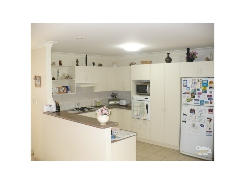 16 NARARA CR, Banora Point NSW 2486