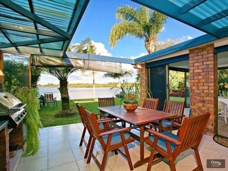 10 Seafarer Place, Banora Point NSW 2486