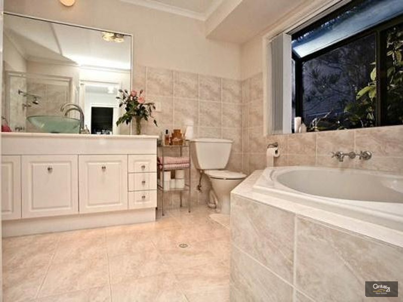 10 Seafarer Place, Banora Point NSW 2486