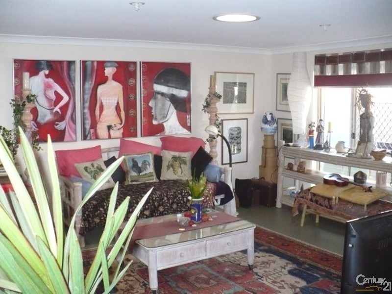 85 Winders Place, Banora Point NSW 2486