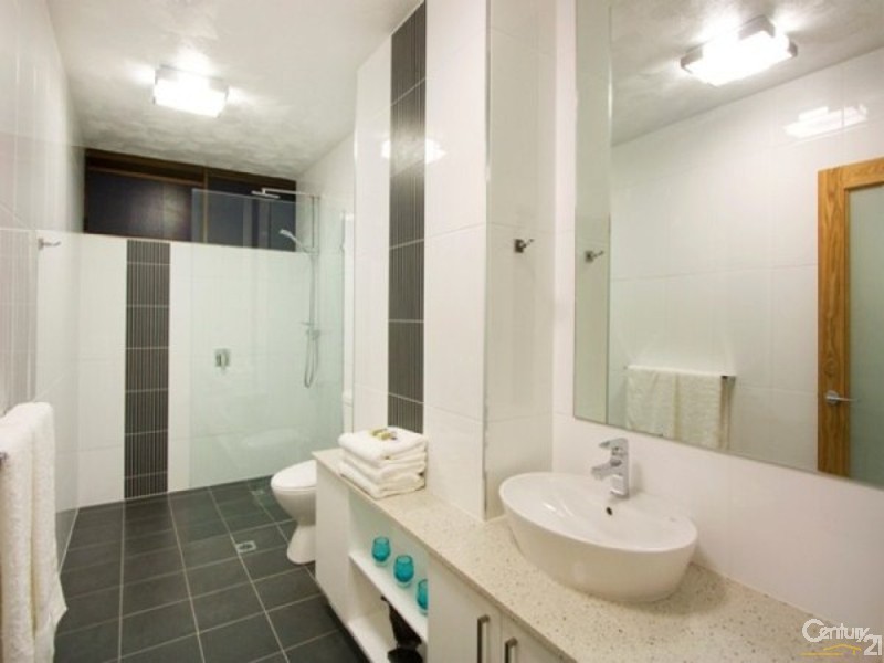 21/82 Marine Parade, Coolangatta QLD 4225