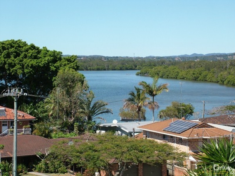 8 Summit Drive, Banora Point NSW 2486
