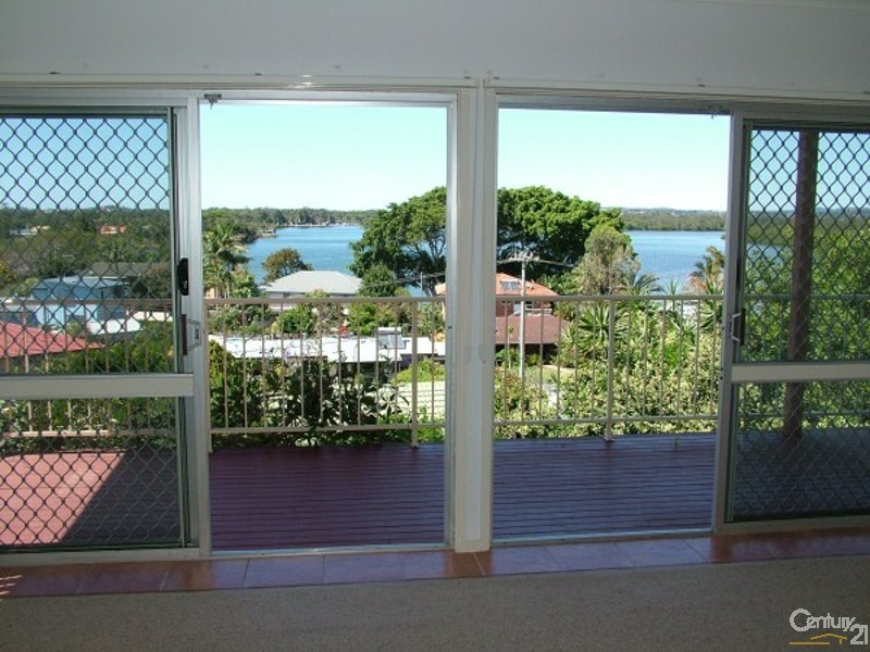 8 Summit Drive, Banora Point NSW 2486