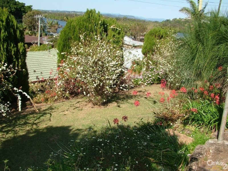 8 Summit Drive, Banora Point NSW 2486