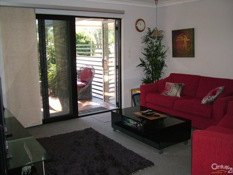 102 Illawarra Crescent, Tugun QLD 4224