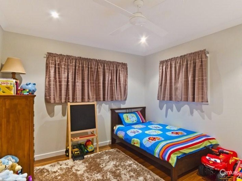 204 Cypress Terrace, Palm Beach QLD 4221