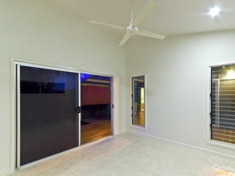 204 Cypress Terrace, Palm Beach QLD 4221