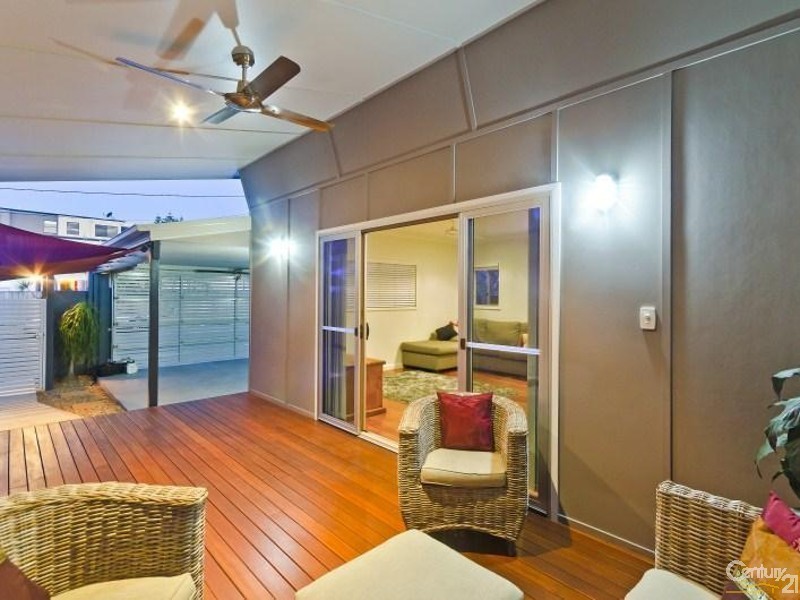 204 Cypress Terrace, Palm Beach QLD 4221