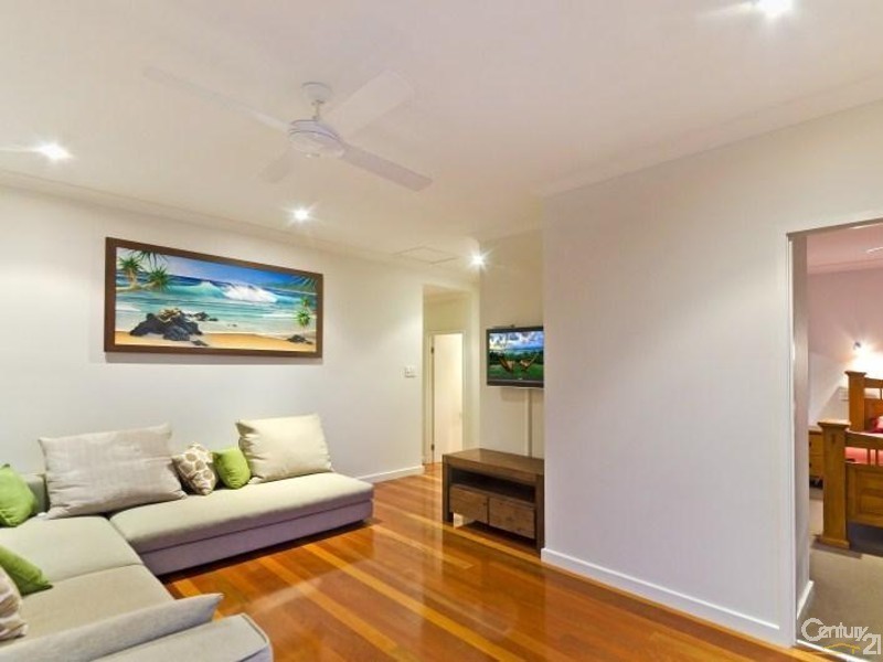 204 Cypress Terrace, Palm Beach QLD 4221