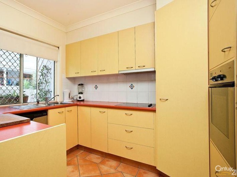 6/34 Albicore St, Nobby Beach QLD 4218