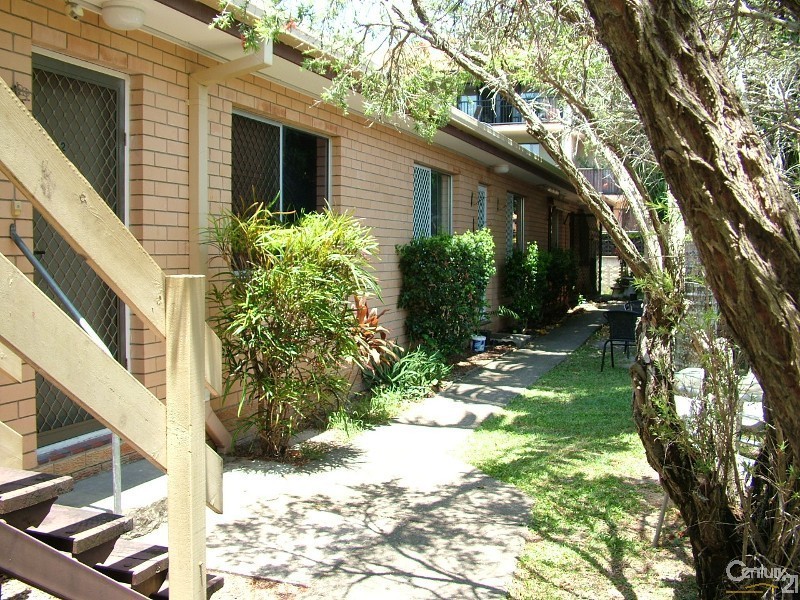 2/68 Stapylton Street, Coolangatta QLD 4225