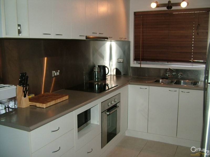 2/68 Stapylton Street, Coolangatta QLD 4225